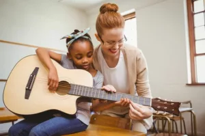 criança-contato-curso-sociais-música