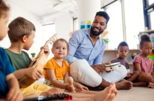 sabra-música-crianças-musicais-experiências-emocionantes-escolas-explorar-infantis-instrumentos-desenvolvimento-diferentes-projetos