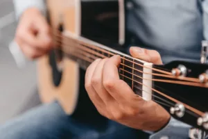 sabra-música-instrumento-aprender-dedos-tocar-violão-calos-cordas-habilidades