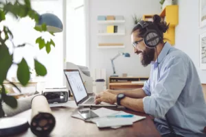 sabra-música-trabalho-ambiente-funcionários-produtividade-criatividade-desempenho